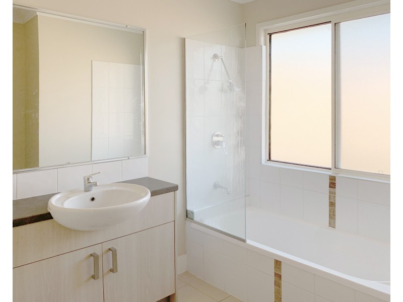 2/29 Bellagio Crescent, Coomera QLD 4209