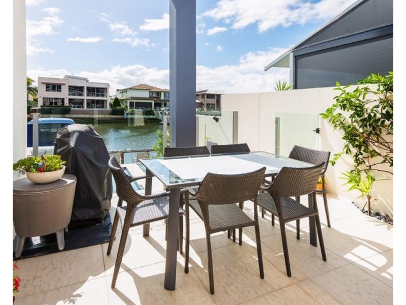 2/11 South Quay Drive, Biggera Waters QLD 4216