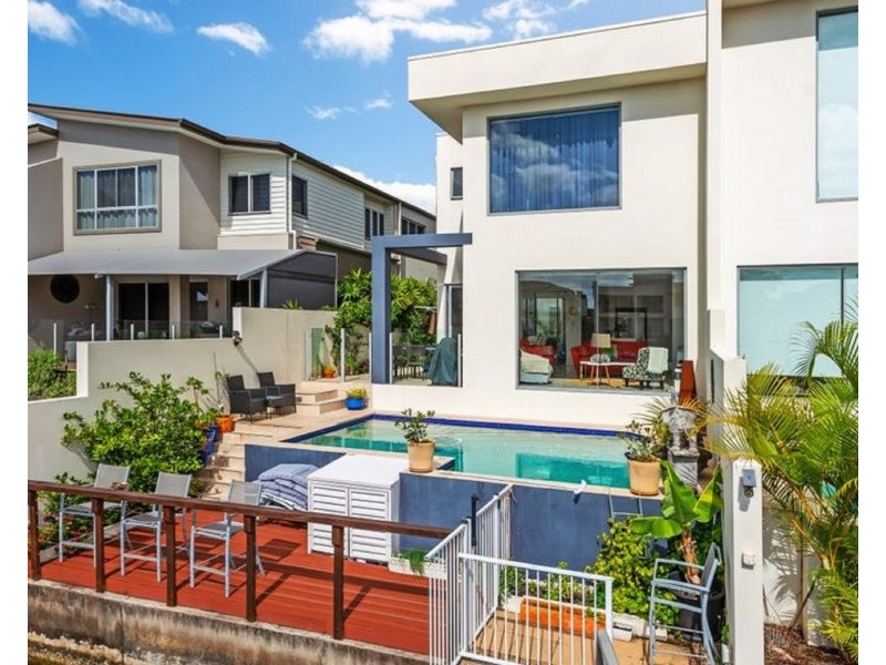 2/11 South Quay Drive, Biggera Waters QLD 4216