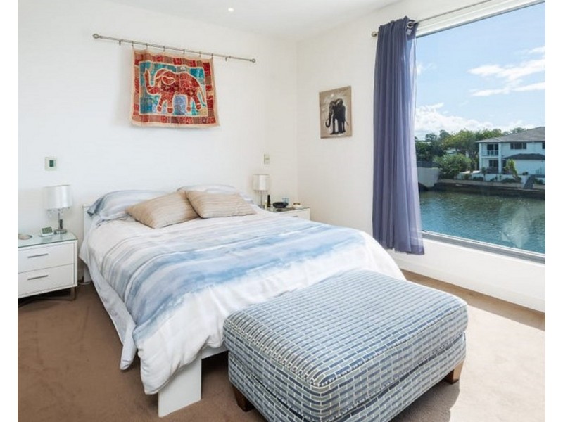 2/11 South Quay Drive, Biggera Waters QLD 4216