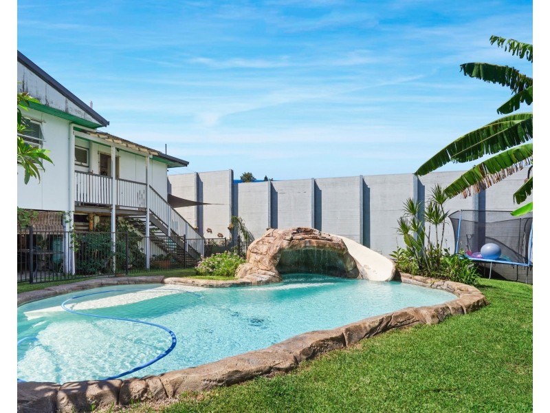 4 Curtin Avenue, Southport QLD 4215