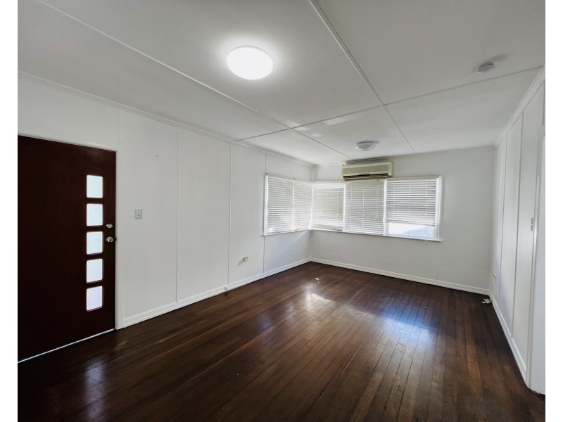 4 Curtin Avenue, Southport QLD 4215