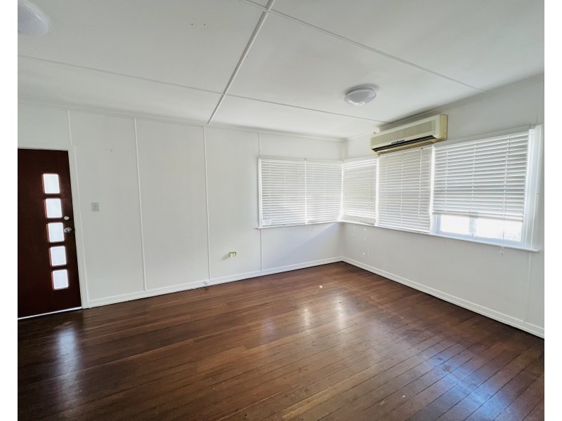 4 Curtin Avenue, Southport QLD 4215