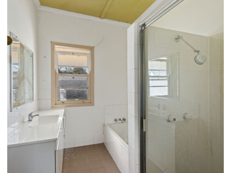 66 Blackstone Road, Newtown QLD 4305