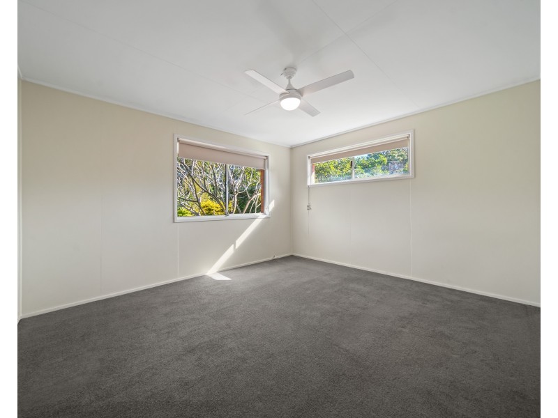 8 Pickering Street, Riverview QLD 4303