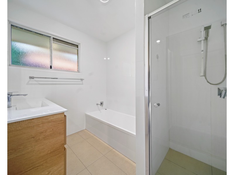 8 Pickering Street, Riverview QLD 4303