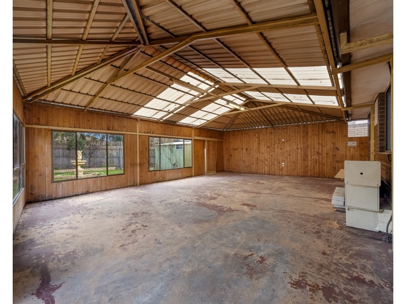 16 Dover Street, Albanvale VIC 3021