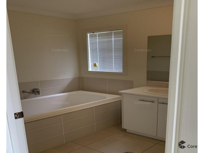 38 Sewells Circuit, Spring Mountain QLD 4124