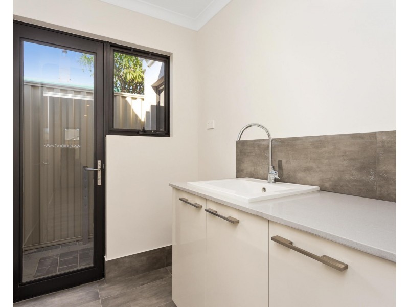 A/2 Lyn Close, Riverton WA 6148