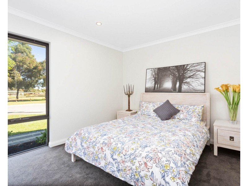 A/2 Lyn Close, Riverton WA 6148