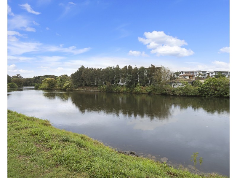 1122/6 Waterford Court, Bundall QLD 4217