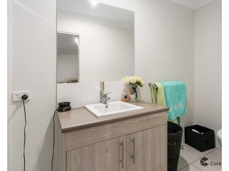 25 A Essington Mews, Leichhardt QLD 4305