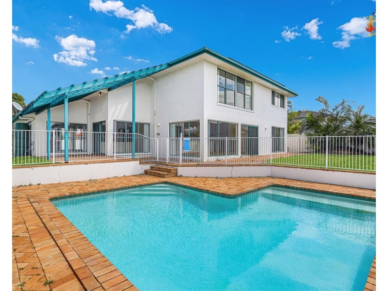 31 Montevideo Drive, Clear Island Waters QLD 4226