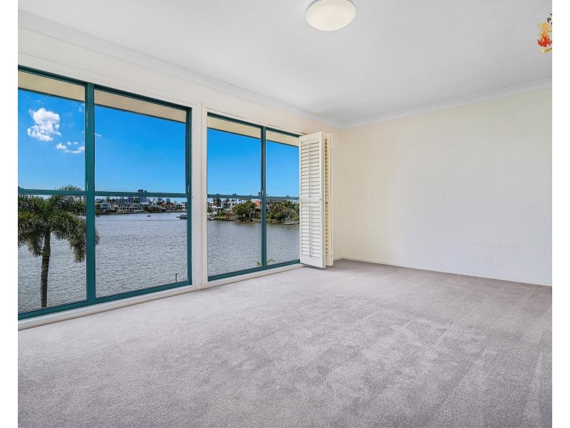 31 Montevideo Drive, Clear Island Waters QLD 4226