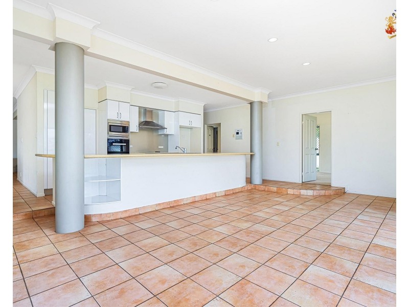 31 Montevideo Drive, Clear Island Waters QLD 4226