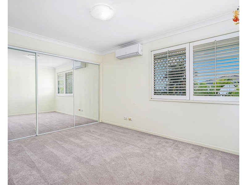 31 Montevideo Drive, Clear Island Waters QLD 4226