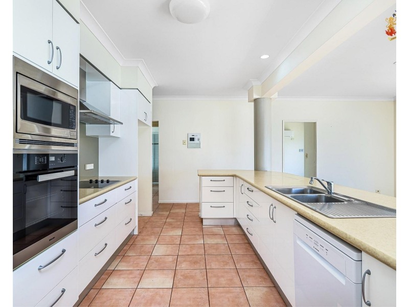 31 Montevideo Drive, Clear Island Waters QLD 4226