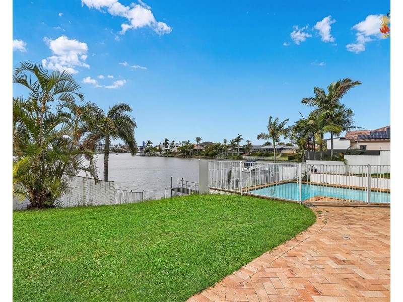 31 Montevideo Drive, Clear Island Waters QLD 4226