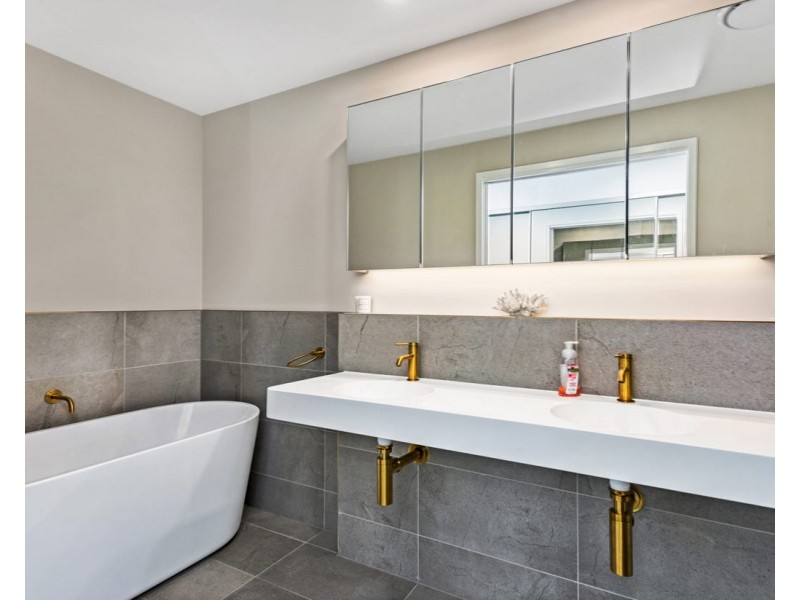 1605/1 Grant Avenue, Hope Island QLD 4212