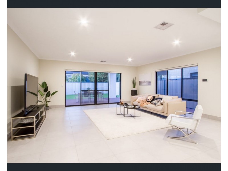 33 Kingfisher Loop, Willetton WA 6155