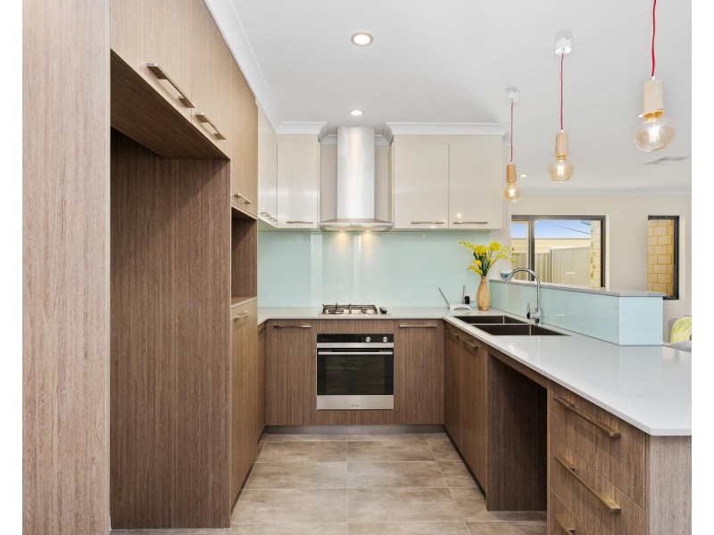 12 Harrolyn Ave, Riverton WA 6148