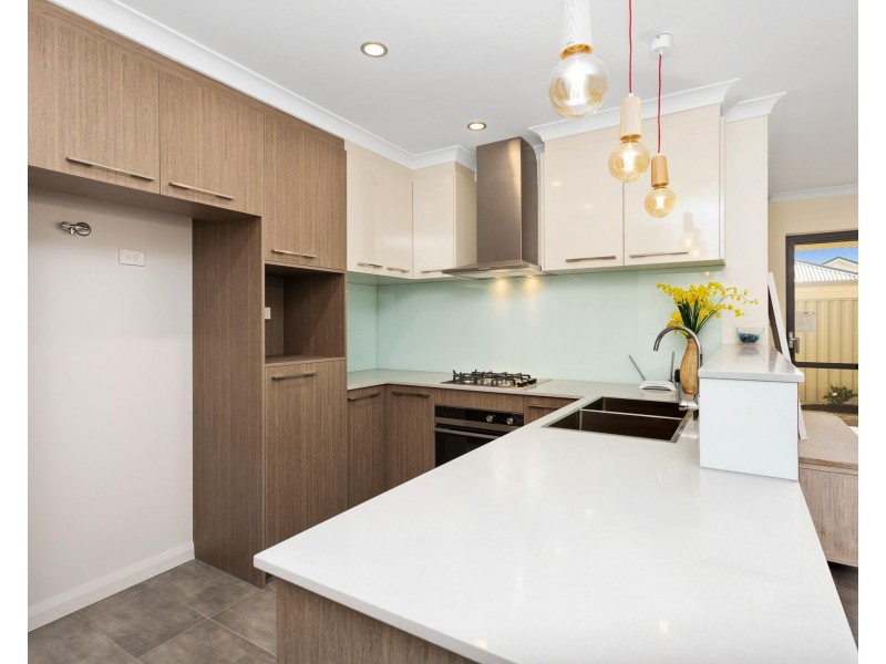 12 Harrolyn Ave, Riverton WA 6148