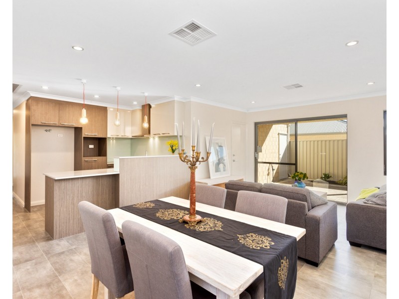 12 Harrolyn Ave, Riverton WA 6148