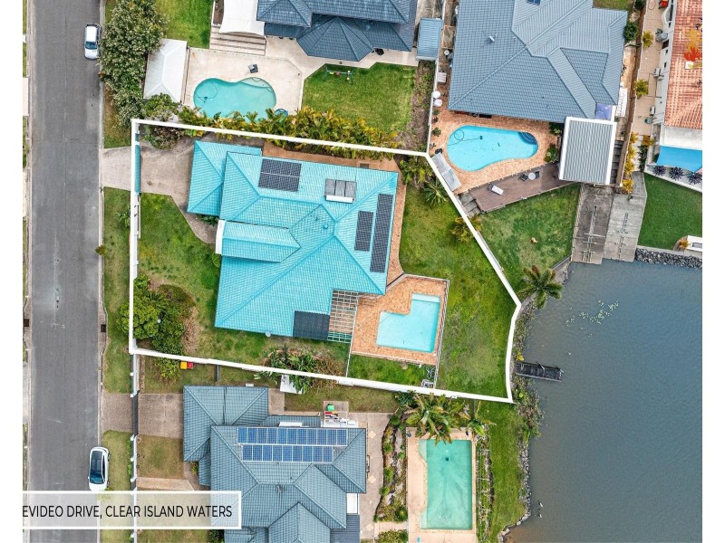 31 Montevideo Drive, Clear Island Waters QLD 4226