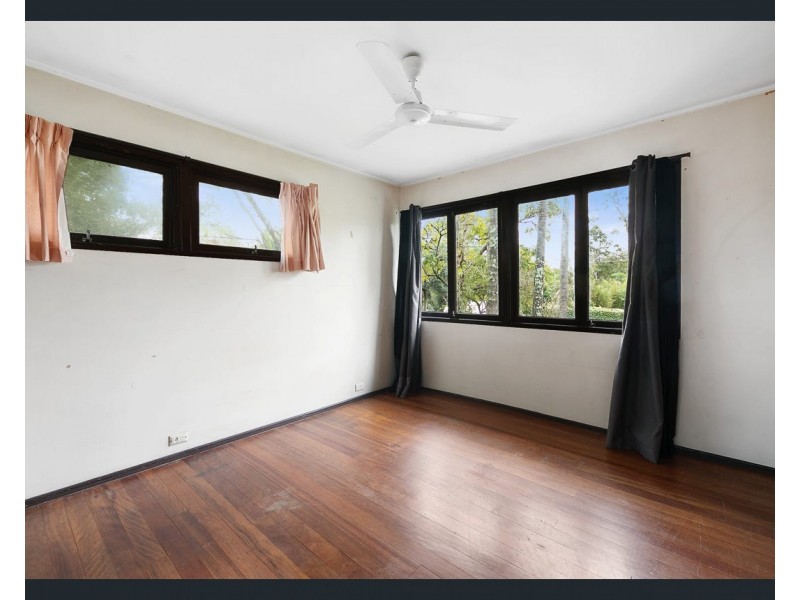 146 Jerrang Street, Indooroopilly QLD 4068