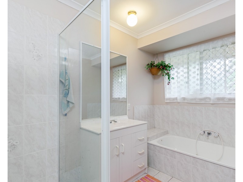2 Piccadilly Place, Highland Park QLD 4211