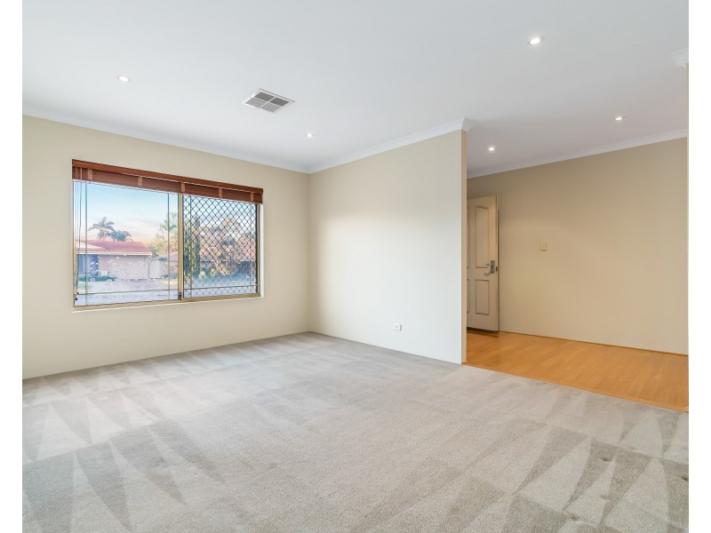 2 Barcombe Way, Leeming WA 6149