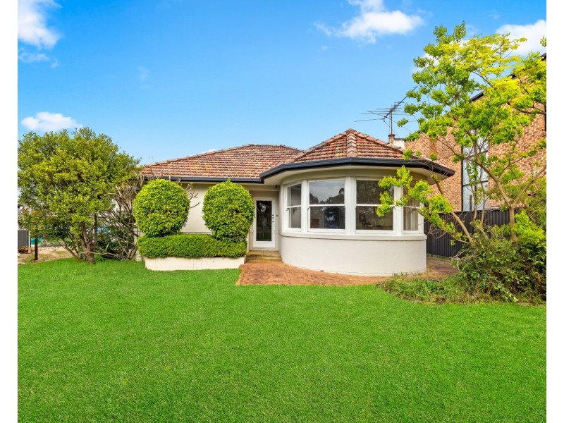 8a Yeronga Close, St Johns Park NSW 2176