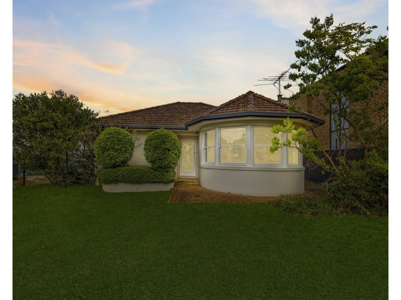 8a Yeronga Close, St Johns Park NSW 2176