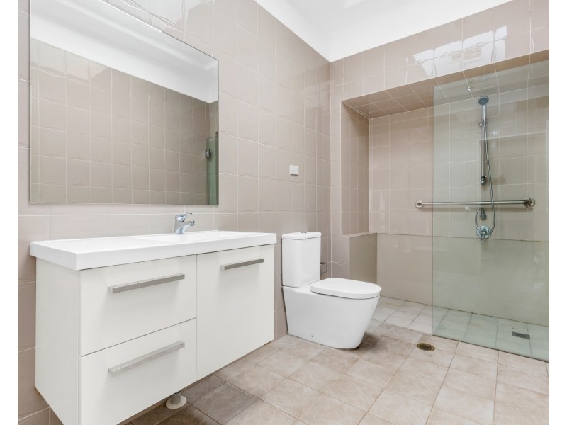 8a Yeronga Close, St Johns Park NSW 2176