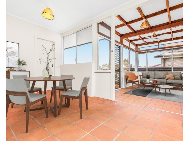 8a Yeronga Close, St Johns Park NSW 2176