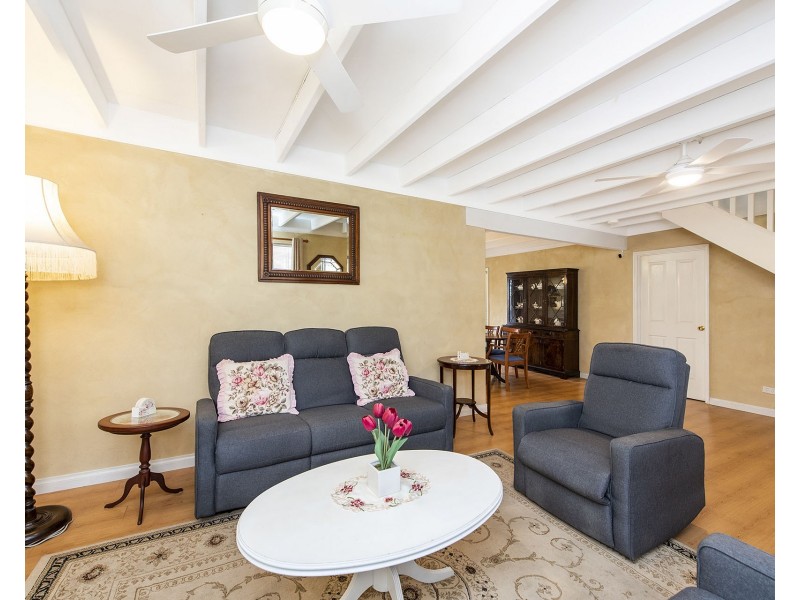 6 Sheffield Green, Greenfields WA 6210