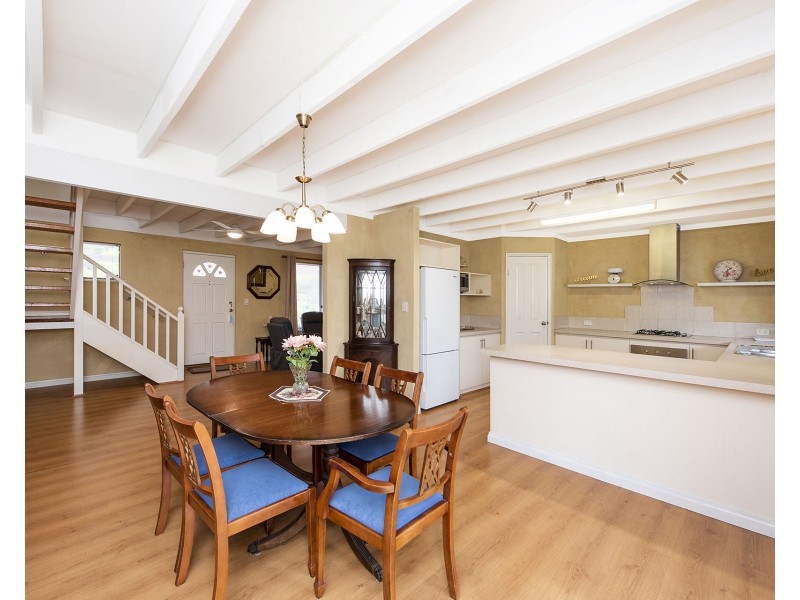 6 Sheffield Green, Greenfields WA 6210