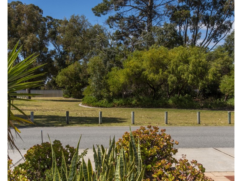 6 Sheffield Green, Greenfields WA 6210