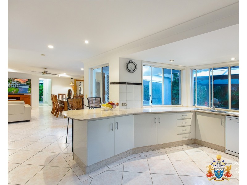 36-38 Buckingham Way, Elanora QLD 4221