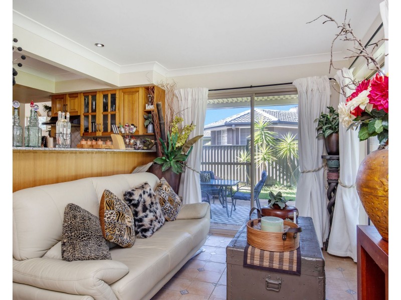 1 Cootharaba Drive, Helensvale QLD 4212