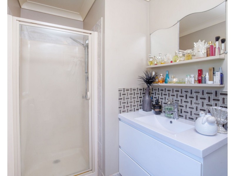 1 Cootharaba Drive, Helensvale QLD 4212