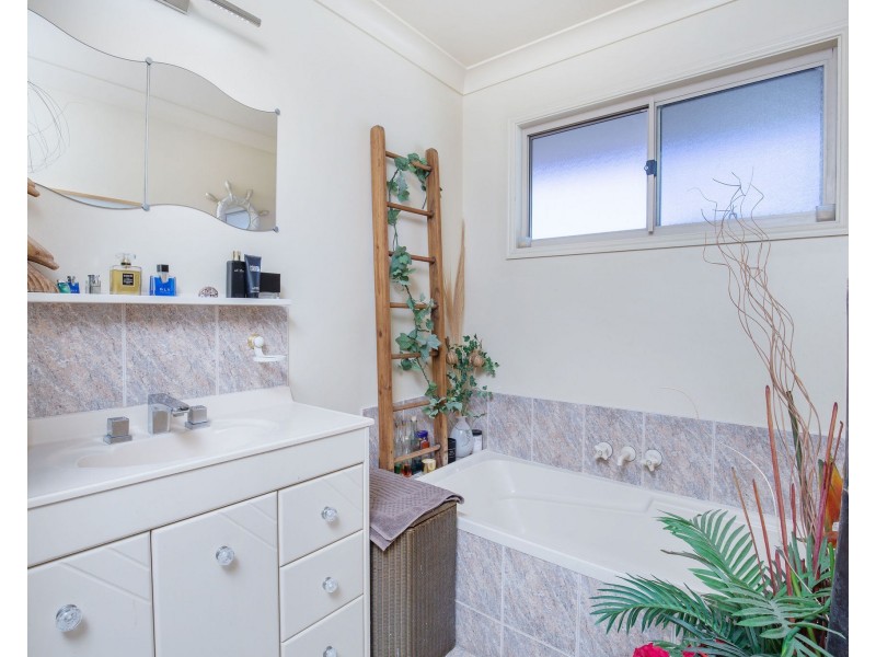 1 Cootharaba Drive, Helensvale QLD 4212