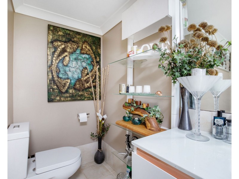 1 Cootharaba Drive, Helensvale QLD 4212