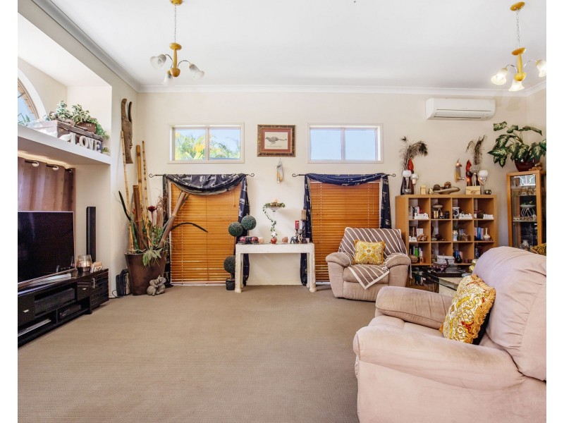 1 Cootharaba Drive, Helensvale QLD 4212