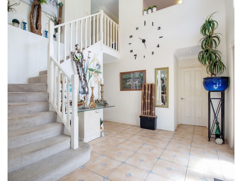 1 Cootharaba Drive, Helensvale QLD 4212