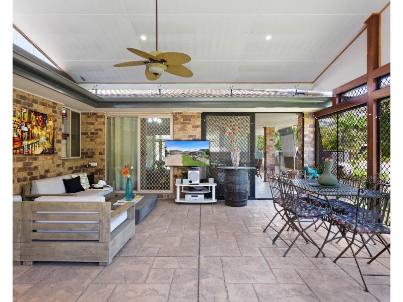 2 Pandanus Court, Kallangur QLD 4503