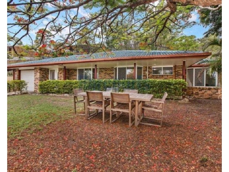 27 Leighton Drive, Edens Landing QLD 4207