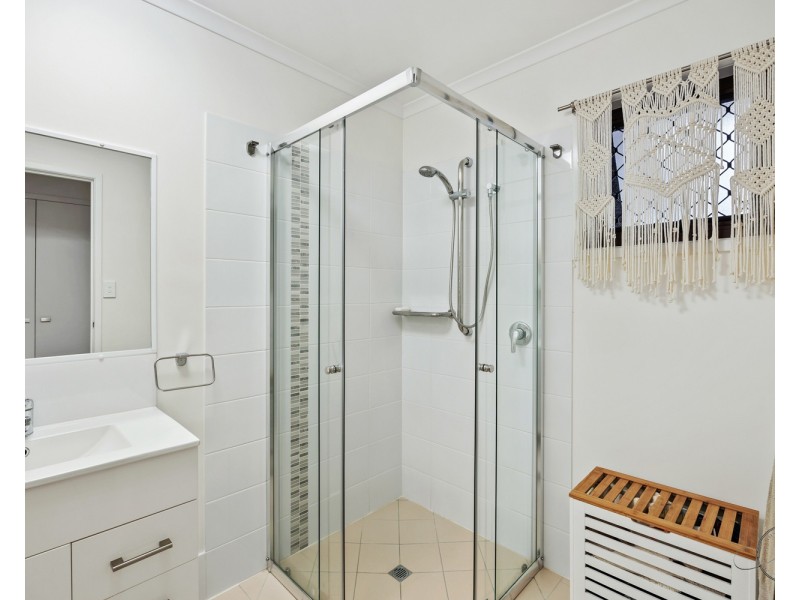 9/10 Melody Court, Warana QLD 4575