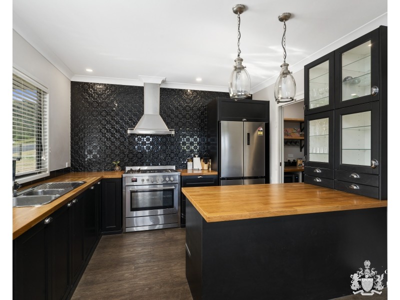 8 Alma Court, Villeneuve QLD 4514