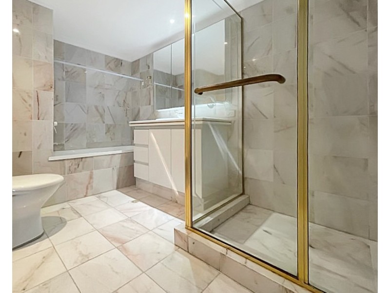 16c/5 Bayview Street, Runaway Bay QLD 4216
